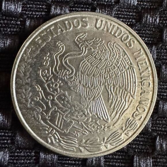 1982 Un 1 Peso Mexico Closed 8 Wide Date KM# 460 - Picture 9 of 9